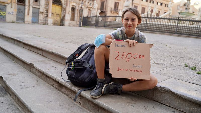 From Italy to England 11 year old boy and his father walked 2735 km to see his grandmother