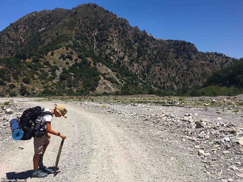 From Italy to England 11 year old boy and his father walked 2735 km to see his grandmother