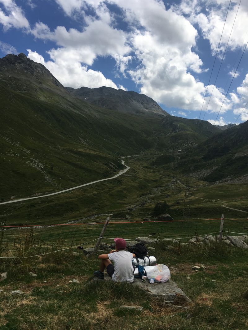 From Italy to England 11 year old boy and his father walked 2735 km to see his grandmother