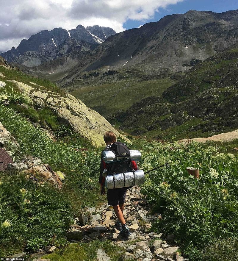 From Italy to England 11 year old boy and his father walked 2735 km to see his grandmother