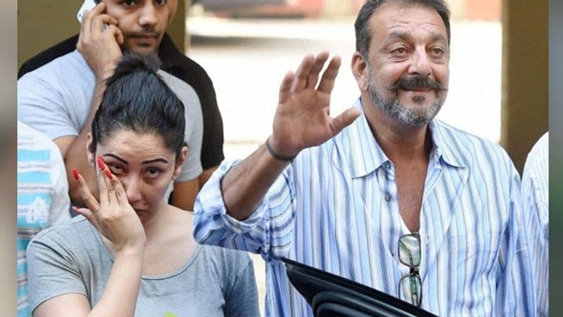 वर्कफ्रंट की बात करें तो संजय की आने वाली फिल्मों में शमशेरा, केजीएफ चैप्टर 2, पृथ्वीराज, भुज : द प्राइड ऑफ इंडिया और तोरबाज शामिल हैं। इनमें से कुछ फिल्में पूरी हो चुकी हैं, जबकि कुछ में थोड़ा बहुत काम बाकी है।