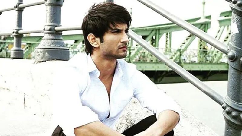 অথচ ভিতরে ভিতরে দুমড়েমুচড়ে তিলে তিলে শেষ হচ্ছেন তিনি, সে খবর ঘুনাক্ষরেও কেউ টের পায়নি।
