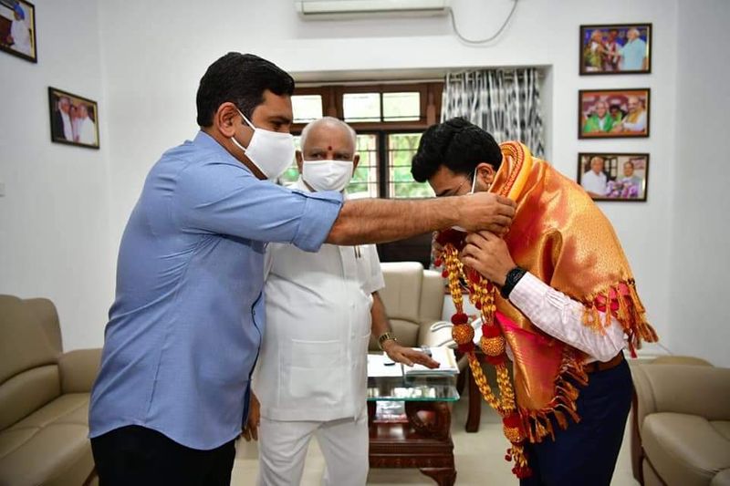 Tejasvi surya Meets Karnataka CM Bs Yediyurappa snr
