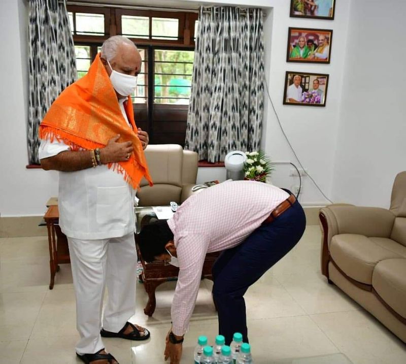 Tejasvi surya Meets Karnataka CM Bs Yediyurappa snr