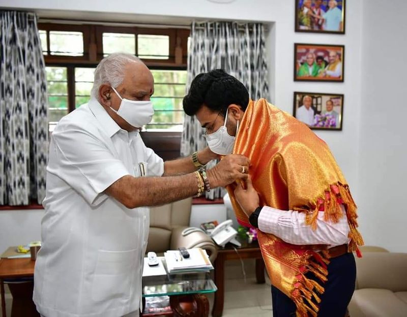 Tejasvi surya Meets Karnataka CM Bs Yediyurappa snr