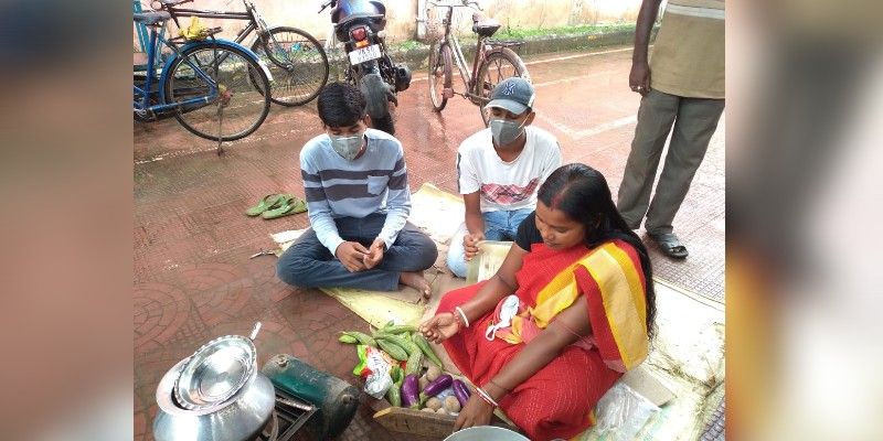 A Couple stage protest at municipality complex to demand home in govt Project in West Midnapore BTG