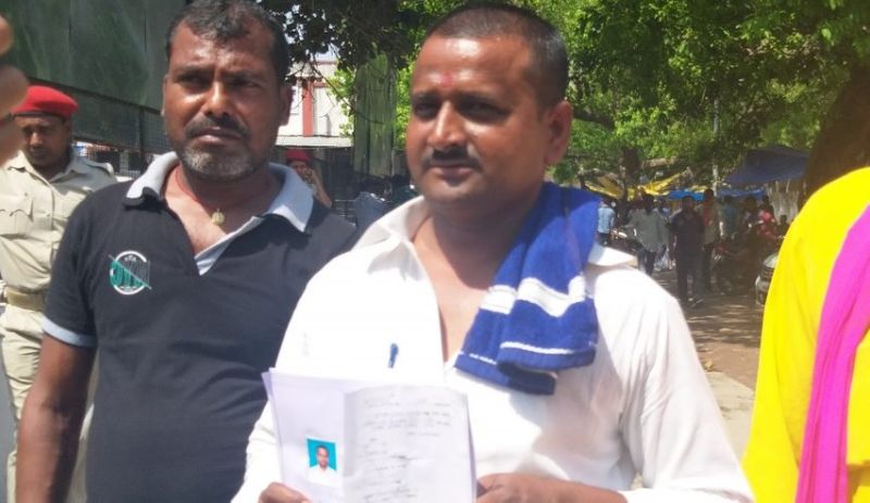 लालू प्रसाद यादव खुद कहते हैं कि उन्हें राजद प्रमुख लालू प्रसाद यादव के नाम पर भी वोट मिल जाता है। कई बार कुछ लोगों को लगता है कि आरजेडी मुखिया यहां से मैदान में है।। लालू का कहना है कि वह चाहते हैं कि एक बार चुनाव जीत जाए। हालांकि यह मेरे लिए बड़ा मुश्किल है, क्योंकि मेरे पास न तो पैसे हैं और न ही जनसमर्थन। मुझे तो जो भी वोट मिलता है वो लालू जी के नाम पर।(फाइल फोटो)