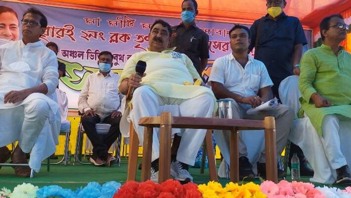 TMC leader warns to capture booth in front of Anubrata Mandal in a party meet at Birbhum BTG TMC leader warns to capture booth in front of Anubrata Mandal in a party meet at Birbhum BTG