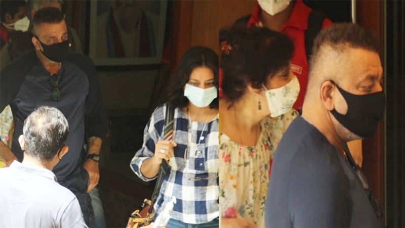 संजय बुधवार देर रात मुंबई अपने घर के बाहर नजर आए। उन्होंने काले रंग के कपड़े पहने थे, मास्क लगा रखा था और चेहरे पर उदासी साफ झलक रही थी। ओवरऑल उनके लुक को भी देखें तो उनकी सेहत काफी गिर गई है।
