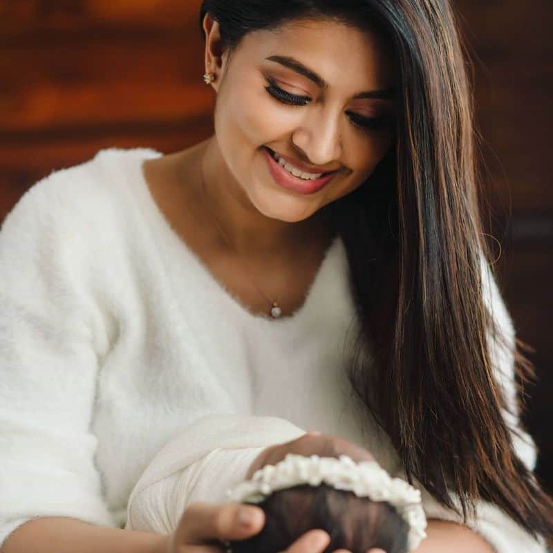 sneha and her daughters photos goes viral in social media ksr