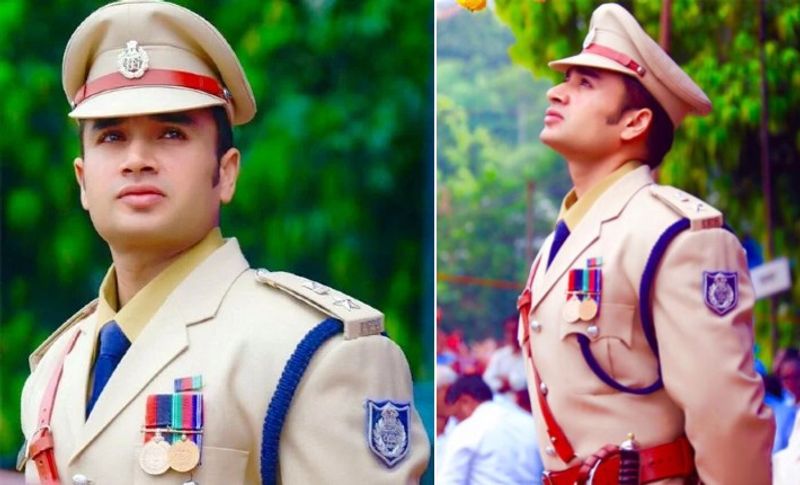 बता दें कि वैलेंटाइन डे आते ही इस आईपीएस ऑफिसर के सोशल मीडिया पर अकाउंट पर लड़कियों के मैसेज की झड़ी लग जाती थी। कोई इन्हें सिंघम तो कोई सिंबा के नाम से पुकारता है। इंस्टाग्राम पर ये जैसे ही कोई तस्वीर पोस्ट करते, उस पर कमेंट के जरिए शादी के प्रस्ताव आने लगते। साल 2018 में पजांब से एक लड़की उनसे मिलवे के लिए एमपी आई थी। जब उसको मिलने नहीं दिया तो वह आत्महत्या करने की धमकी भी देने लगी थी। सचिन जहां भी जाते हैं, वहां उनके साथ सेल्फी लेने वालों की होड़ सी लग जाती है।
