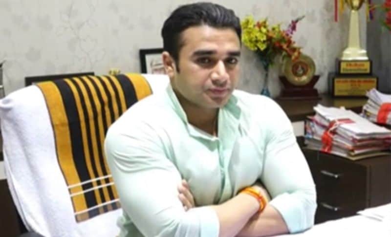 सचिन 999 में राष्ट्रीय स्तर पर क्रिकेट खेल चुके हैं। उन्हें 2010 में घुड़सवारी के राष्ट्रीय स्तर पर शो-जंपिंग में गोल्ड मेडल मिला था।

