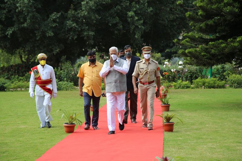 Governor Vajubhai Vala Garlanding Mahatma Gandhi At Raj Bhavan snr