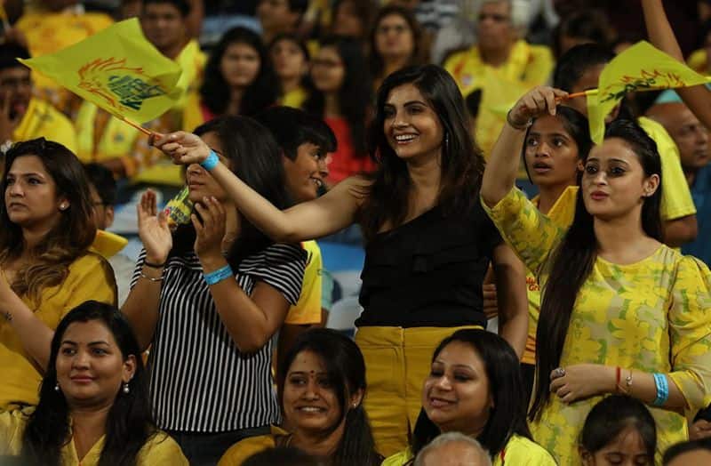 IPL 2020: Beautiful women-cameraman love we are missing this season-ayh