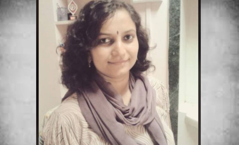अंजू चौहान साल 2016 में वन रक्षक भर्ती हुई हैं। तभी से उनका सांपों का पकड़ने का सिलसिला जारी है। उनका कहना है कि जब वो छोटी थीं तो मम्मी कहती थीं कि इनको मारना नहीं चाहिए, उनको भी जीने का हक है। इसलिए तभी से उनके प्रति दया का भाव आया है।
