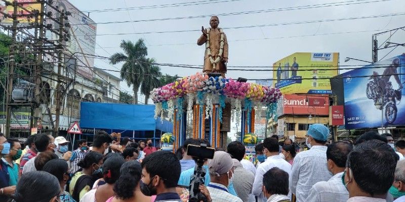 Statue of late Congress leader Priyaranjan Dasmunsi ereacted in Raigung BTG