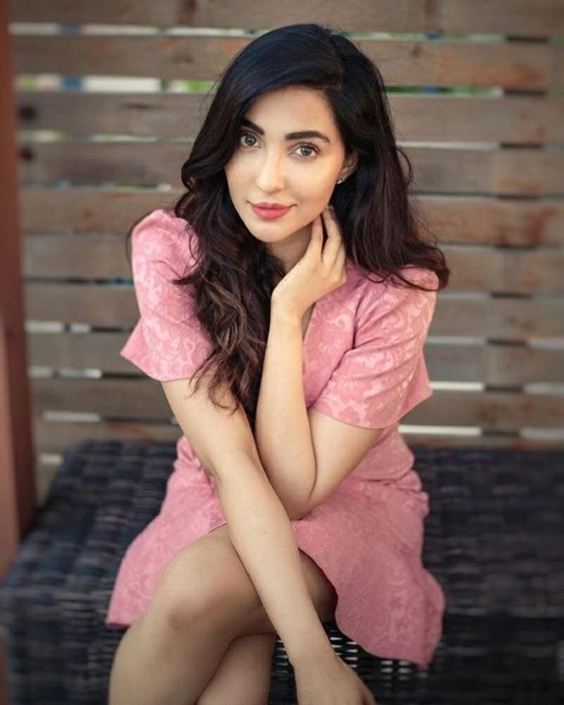 Malayalam Actress Parvati Nair awesome pics
