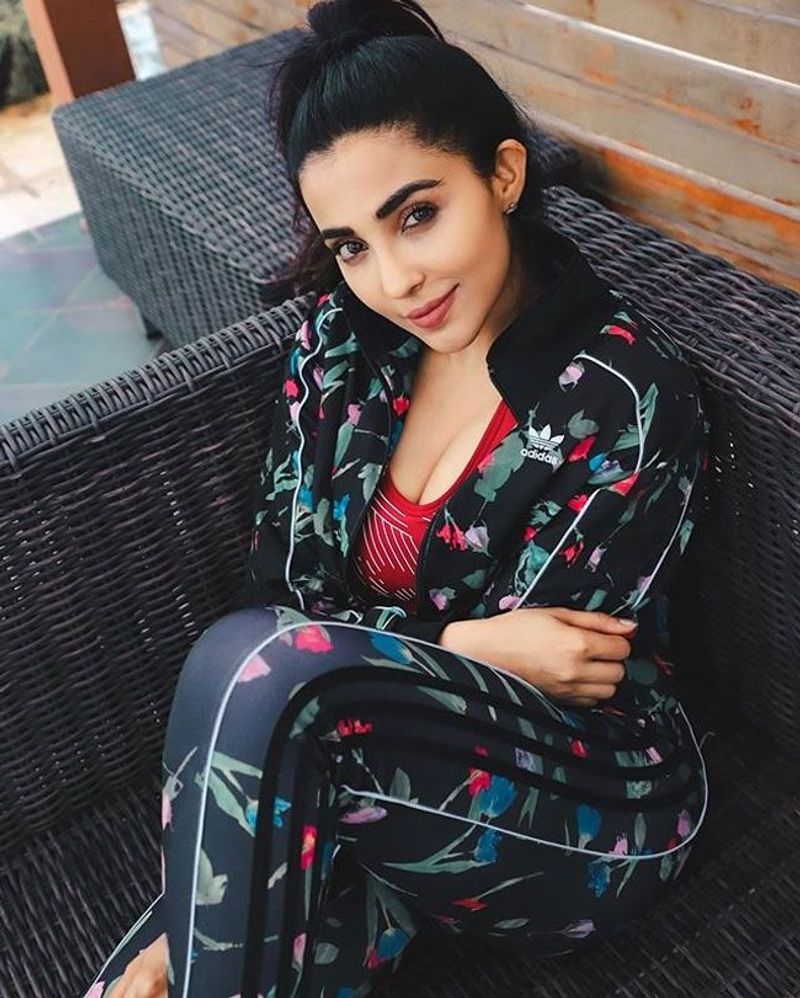 Malayalam Actress Parvati Nair awesome pics
