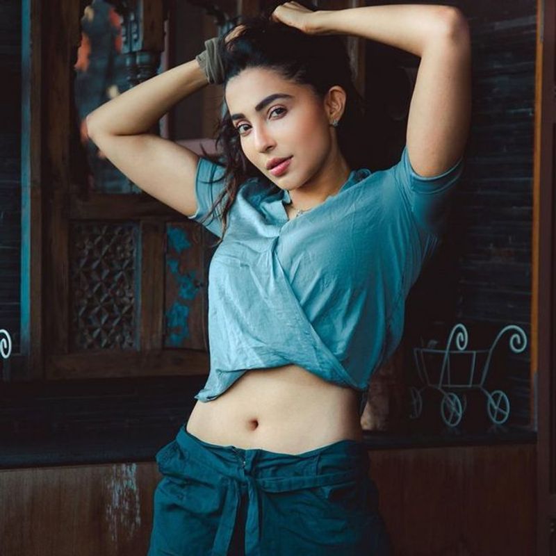 Malayalam Actress Parvati Nair awesome pics