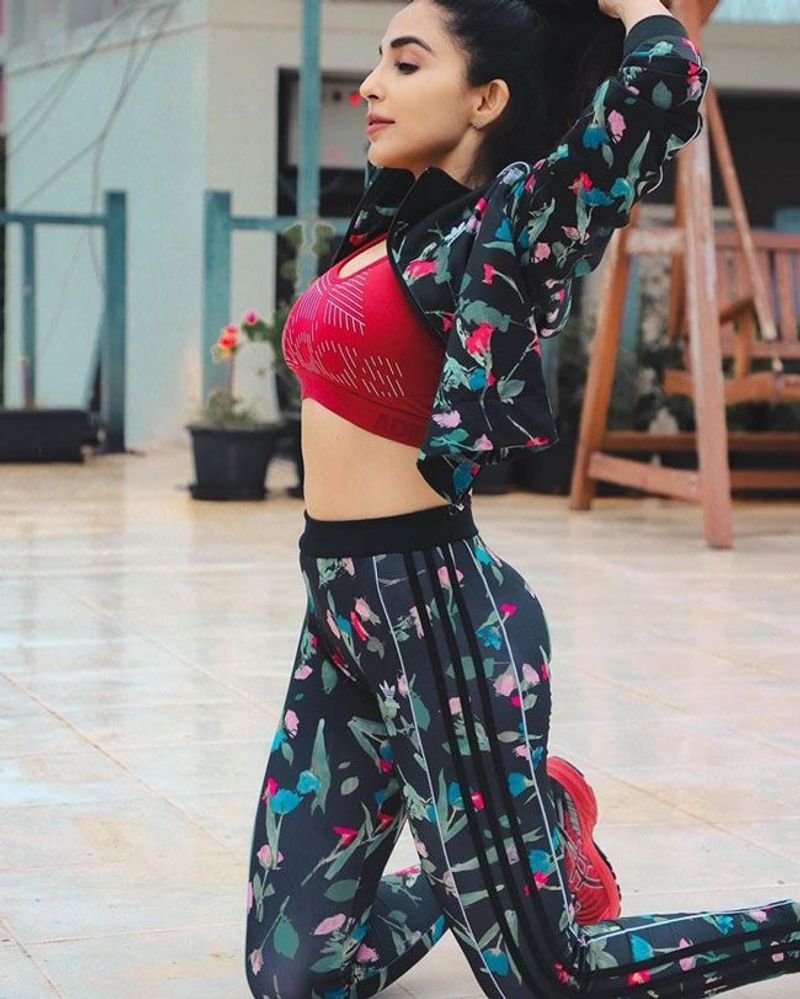 Malayalam Actress Parvati Nair awesome pics