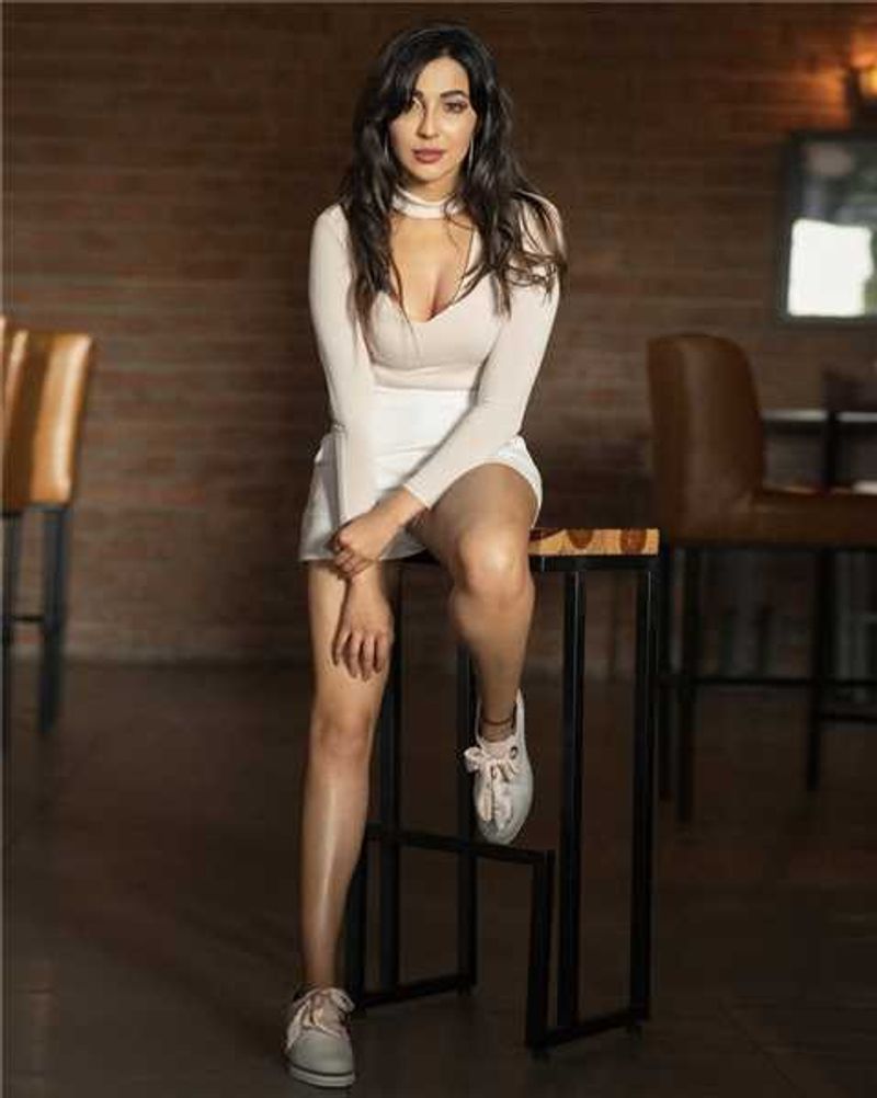Malayalam Actress Parvati Nair awesome pics