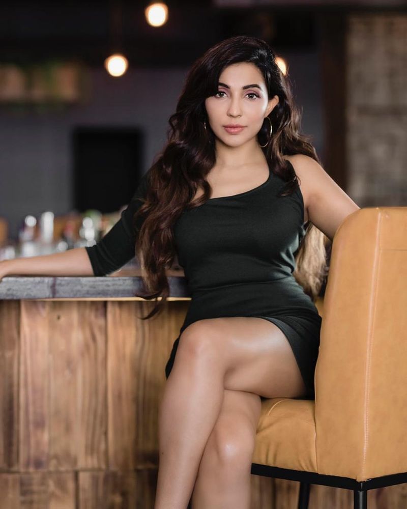 Malayalam Actress Parvati Nair awesome pics