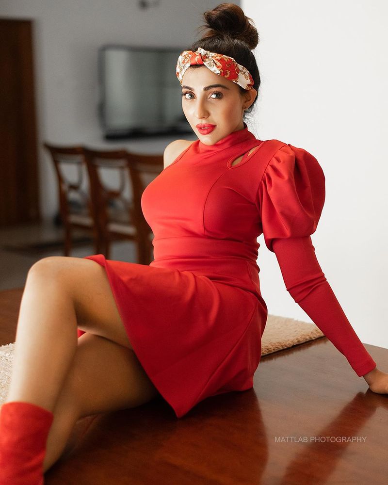 Malayalam Actress Parvati Nair awesome pics