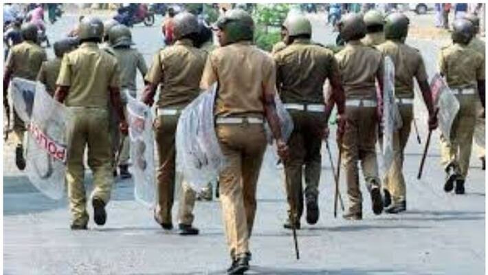 villagers protest at police station in nizamabad district villagers protest at police station in nizamabad district
