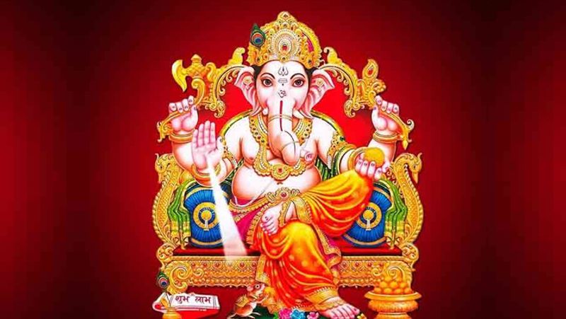 5 अक्टूबर, सोमवार को गणेश चतुर्थी व्रत रहेगा। इस दिन गणेशजी को दूर्वा चढ़ाएं। ऊँ गं गणपतयै नम: मंत्र का जाप करें।
