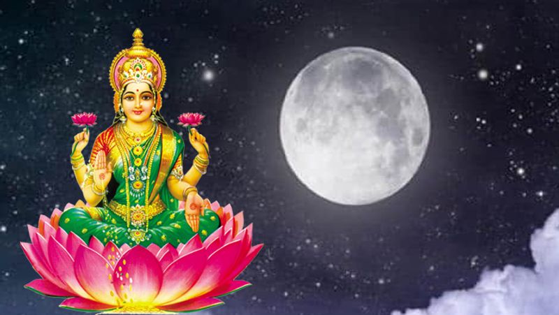 30 अक्टूबर, शुक्रवार को शरद पूर्णिमा है। मान्यता है कि इस तिथि पर भगवान श्रीकृष्ण ने गोपियों के साथ रास रचाया था। ये श्रीकृष्ण की भक्ति का दिन है। इस दिन महालक्ष्मी का पूजन भी करें।
