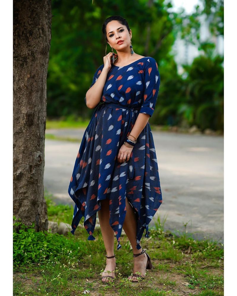 anasuya kills in blue frock photos goes viral ksr