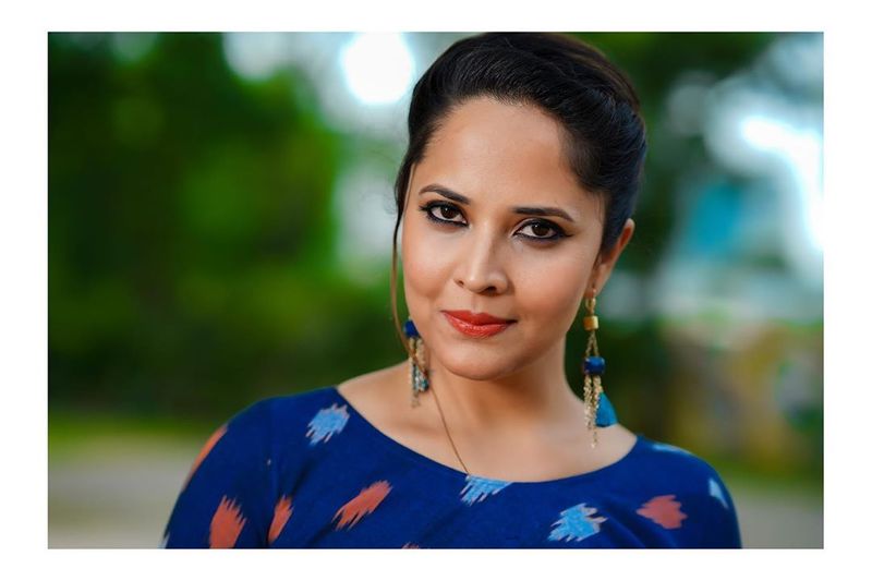 anasuya kills in blue frock photos goes viral ksr