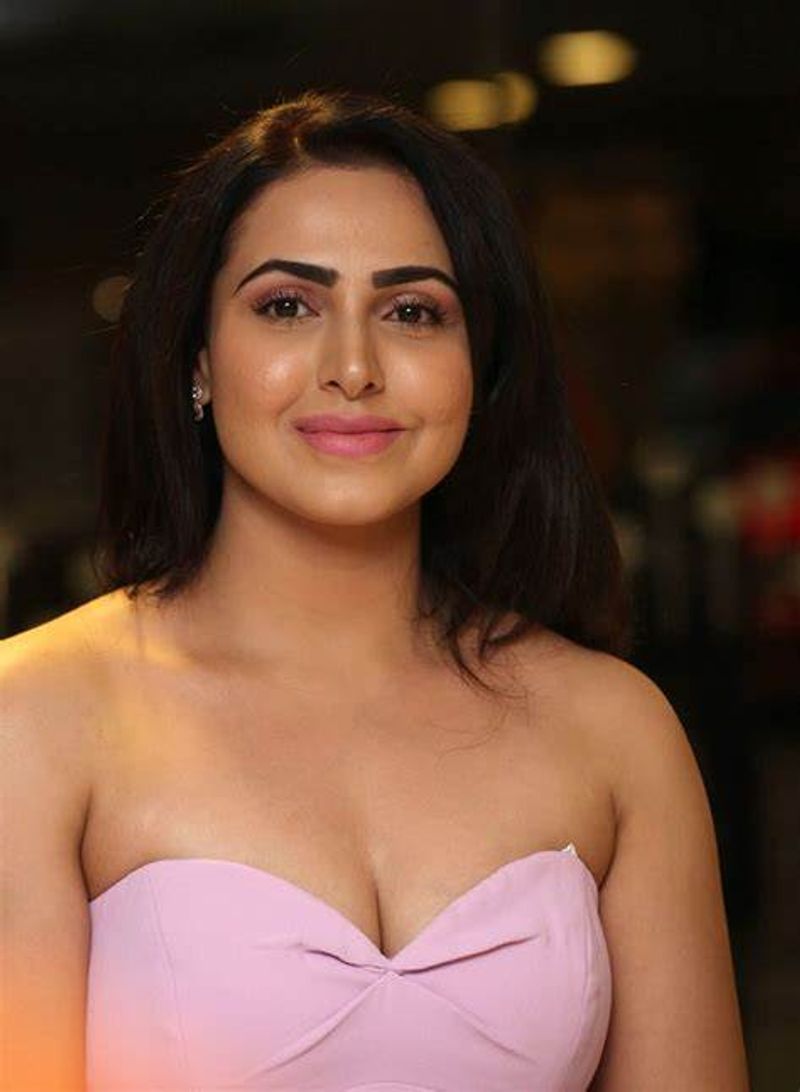 biggboss beauty nandini rai say success stories arj