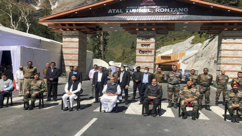 टनल के उद्घाटन से एक दिन पहले राजनाथ सिंह ने लिया था जायजा।