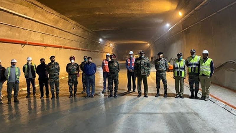 टनल बनने के बाद मनाली के पास सोलांग घाटी से लाहौल के सिसू के बीच की दूरी 10 मिनट में तय होगी। इस टनल से चीनी सीमा पर मौजूद भारतीय सेना को भी काफी फायदा मिलेगा। अब बर्फबारी के समय भी सेना आसानी से बॉर्डर तक आवाजाही कर सकेगी।