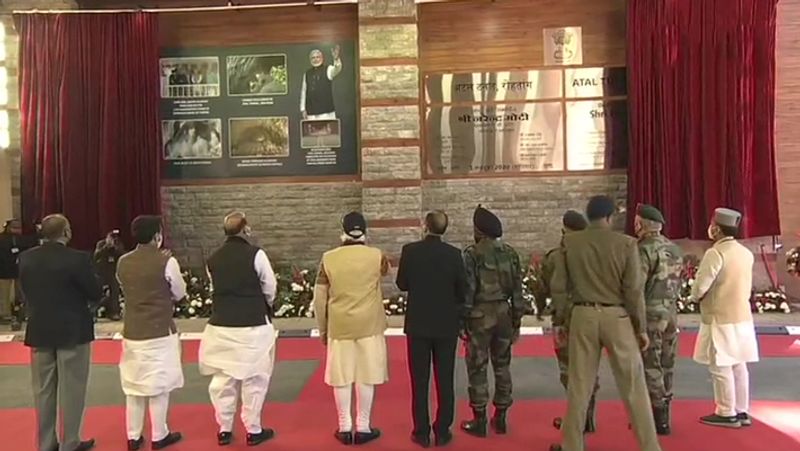 कोरोना से पहले पीएम मोदी ने 29 फरवरी को उत्तर प्रदेश के प्रयागराज और चित्रकूट का दौरा किया था। 22 मई को पीएम मोदी ने प बंगाल और ओडिशा में अम्फान तूफान से प्रभावित इलाकों का हवाई दौरा किया था। यहां उन्होंने अधिकारियों के साथ समीक्षा बैठक की थी। उन्होंने प बंगाल की मुख्यमंत्री ममता बनर्जी और ओडिशा के सीएम नवीन पटनायक के साथ बैठक कर राज्यों के लिए राहत पैकेज का ऐलान किया था।