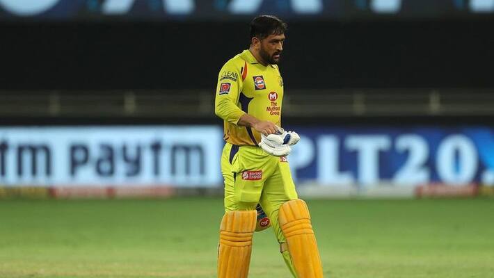 IPL 2020: MS dhoni funny walk, imitated Universal boss Chris Gayle CRA IPL 2020: MS dhoni funny walk, imitated Universal boss Chris Gayle CRA