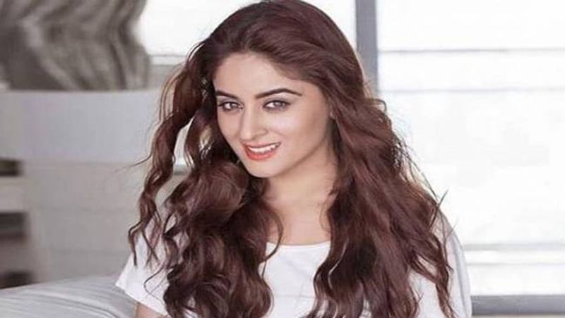 माही विज
टीवी एक्ट्रेस माही विज (Maahi Vij)भी बार-बार बिग बॉस का ऑफर ठुकराती है। मेकर्स कई दफा उन्हें अप्रोच कर चुके हैं पर वो इस शो का हिस्सा नहीं बनना चाहती है।