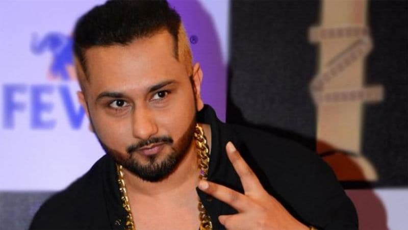 हनी सिंह
पॉपुलर रैपर और सिंगर हनी सिंह (Honey Singh) को कई बार इस शो का ऑफर मिल चुका है। पर वे हर बार बिग बॉस पर आने से साफ मना कर देते हैं। 