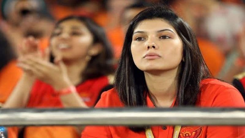 এবার সেই কাভেয়া মারান করোনার বিরুদ্ধে যুদ্ধে এগিয়ে এলেন। তার দল এবার আইপিএলে একেবারে শেষে থাকলেও, মহানুভবতার পরিচয় দিলেন কাভেয়া।