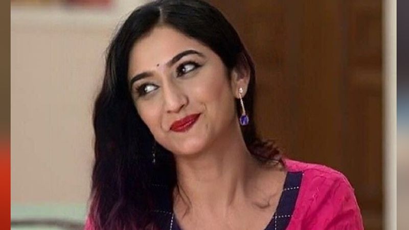 बता दें कि गुजरात की रहने वाली नेहा ने परफॉर्मिंग आर्ट्स में मास्टर्स और ड्रामा में डिप्लोमा किया है। उनके पिता फेमस लेखक हैं और उन्हीं की वजह से उन्होंने एक्टिंग करने का काम शुरू किया है।