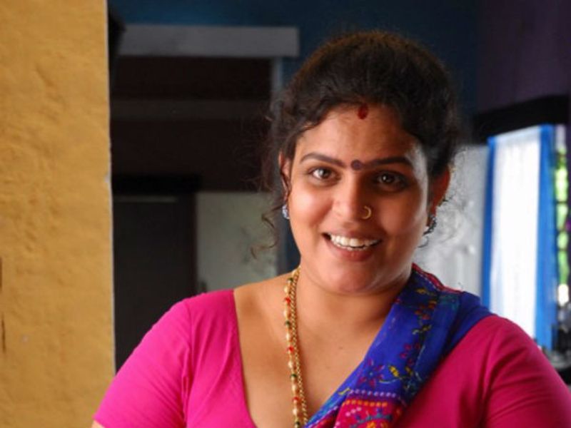 biggboss actress karate kalyani plan to enter politics with pawan kalyan support arj