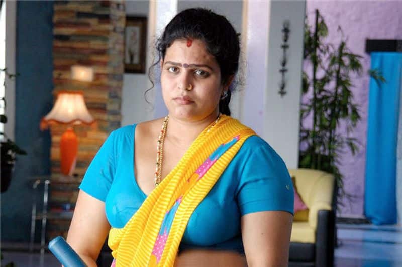 biggboss actress karate kalyani plan to enter politics with pawan kalyan   support arj