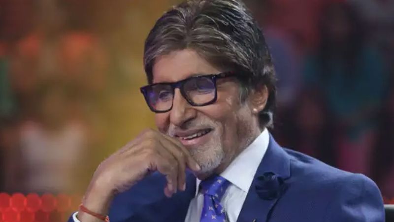 इन दिनों अमिताभ कौन बनेगा करोड़पति के 12वें सीजन को होस्ट कर रहे हैं। वहीं, आने वाले समय में उनकी 'चेहरे', 'झुंड' और 'ब्रह्मास्त्र' जैसी फिल्में रिलीज होगी।