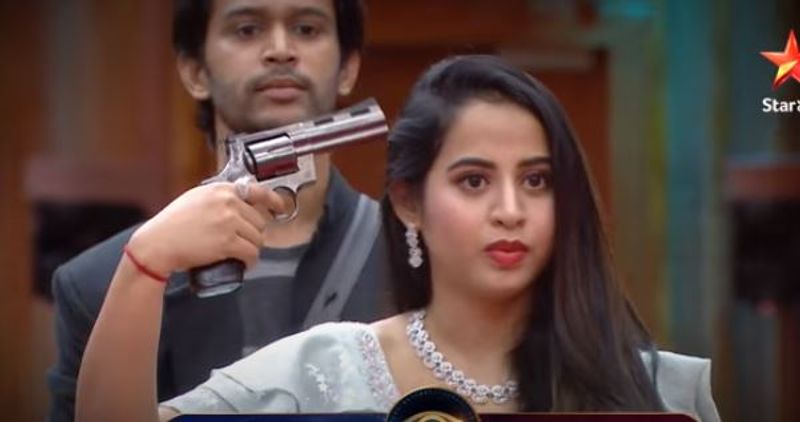 అభిజిత్, హారిక, కుమార్ సాయి, మెహబూబ్, సోహైల్ సేవ్ అయ్యారు. కానీ చివరి నుంచి రెండో ప్లేస్లో ఉన్న స్వాతి దీక్షిత్ రౌండ్ వచ్చేసరికి గన్ పేలింది. అంతే అంతా ఒక్కసారిగా షాక్ తిన్నారు. స్వాతి దీక్షిత్ ఎలిమినేట్ అయ్యింది. రేపు ఆమె బిగ్బాస్ వేదికపై కనిపించబోతున్నారు. ఇక ఎలిమినేట్ అయిన తర్వాత అందరు భావోద్వేగానికి గురవుతూ, స్వాతిని హౌజ్ నుంచి పంపించేశారు. ఇది తనకు డిఫరెంట్ ఎక్స్ పీరియెన్స్ అని తెలిపింది. అయితే నోయల్ ఏడవడం గమనార్హం. 
