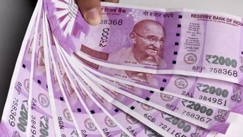 ज्यादा सुरक्षित होगा यह ऐप
इस ऐप के जरिए पंजाब नेशनल बैंक (PNB) के कस्टमर्स के लिए ऑनलाइन ट्रांजैक्शन (Online Transaction) करना सुरक्षित होगा। यह ऐप इंटरनेट बैंकिंग और डेबिट कार्ड के जरिए होने वाले ट्रांजैक्शन को वेरिफाई करेगा। यह OTP की जगह काम करेगा और किसी भी ट्रांजैक्शन को इन-ऐप के जरिए वेरिफाई करेगा। इसे सिर्फ एक ही डिवाइस पर रजिस्टर किया जा सकता है।
(फाइल फोटो)

