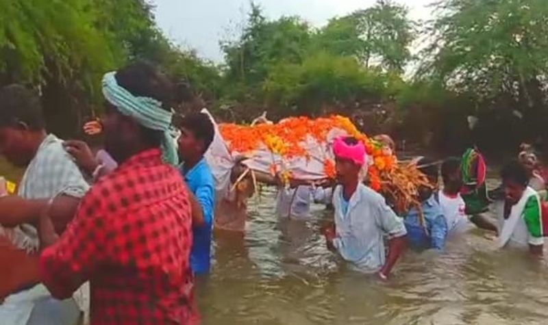 Public Faces Problems to Funeral in Yadgirgrg