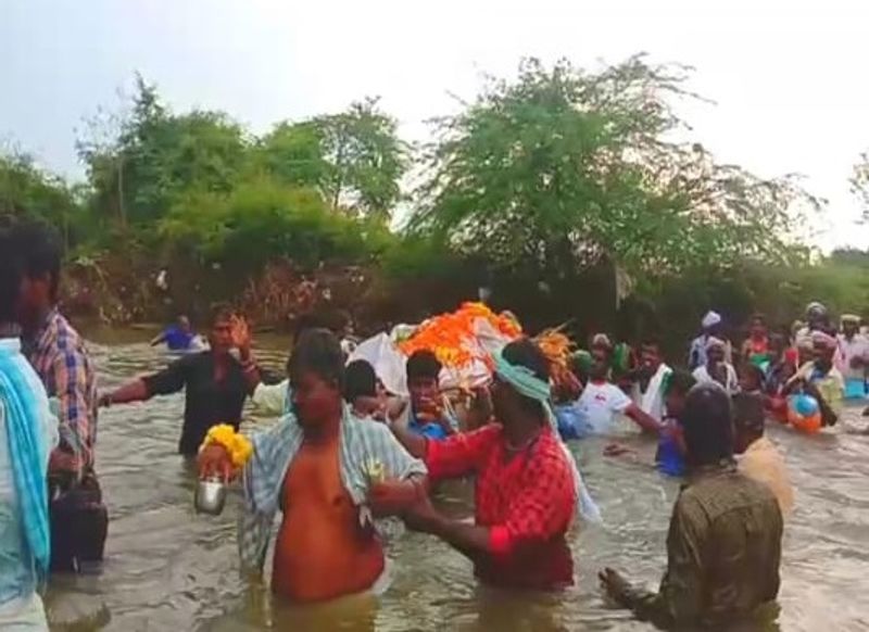 Public Faces Problems to Funeral in Yadgirgrg