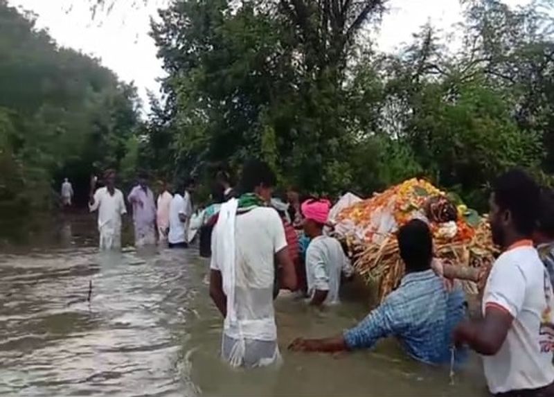 Public Faces Problems to Funeral in Yadgirgrg