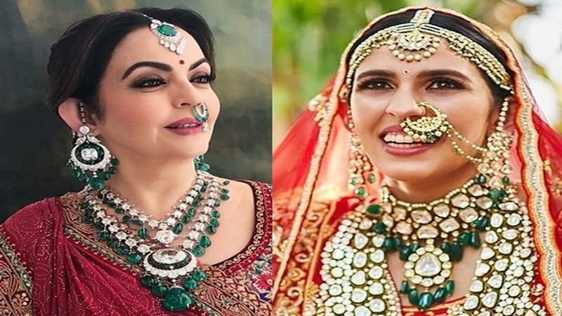 नीता अंबानी महंगी जूलरी की काफी शौकीन हैं। उनके पास दुनिया की बेहतरीन जूलरी का कलेक्शन है। उन्होंने 300 करोड़ के हीरों का हार तो बहू को दिया ही, और भी कई बेशकीमती गहने दिए। बेटे आकाश की शादी पर नीता अंबानी भी डिजाइनर ड्रेसेस और जूलरी में नजर आईं। 